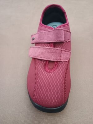 Ανατομικό παπούτσι OrtoMed 4009 σε κόκκινο με διπλό Velcro και αντιολισθητική σόλα