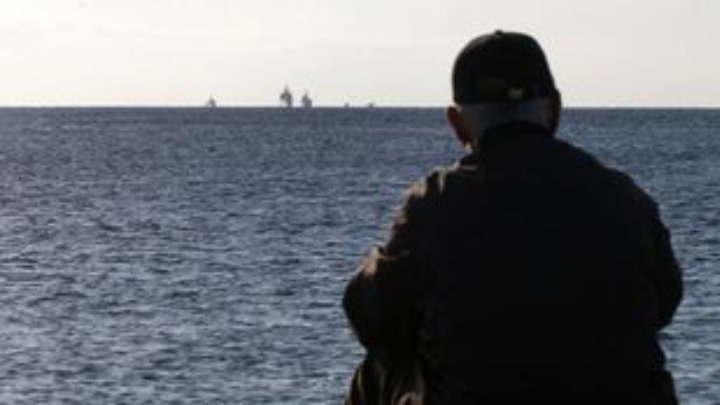 Στοχασμός μπροστά στη θάλασσα της ζωής – η γήρανση ως στάση, όχι ηλικία